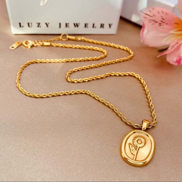 18K Yellow Gold Sunflower Frosted Coin Pendant Twisted Rope Necklace - Picture 9 of 16
